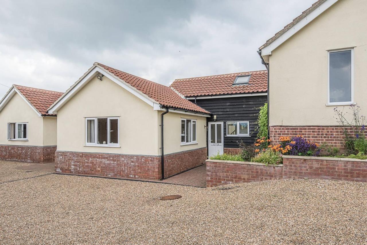 Grove Farm Bungalow With Swimming Pool, Dallinghoo Woodbridge Exterior photo